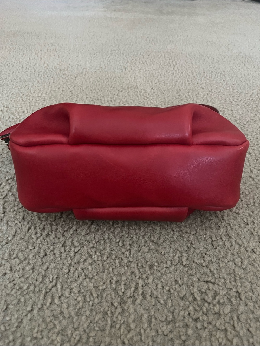 Dooney and Bourke Florentine shoulder bag in the color red - Picture 3 of 6